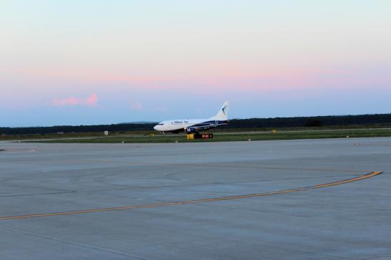 Der Airport in Oradea - Ankunft einer Blue Air Maschine