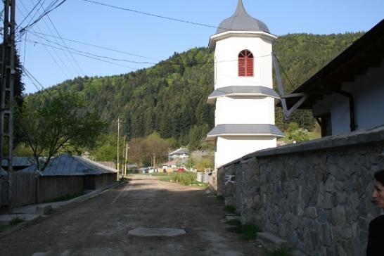 Wanderung zum Kloster  Shila: Das Kloster Agapia links umlaufen und immer den Weg entlang!