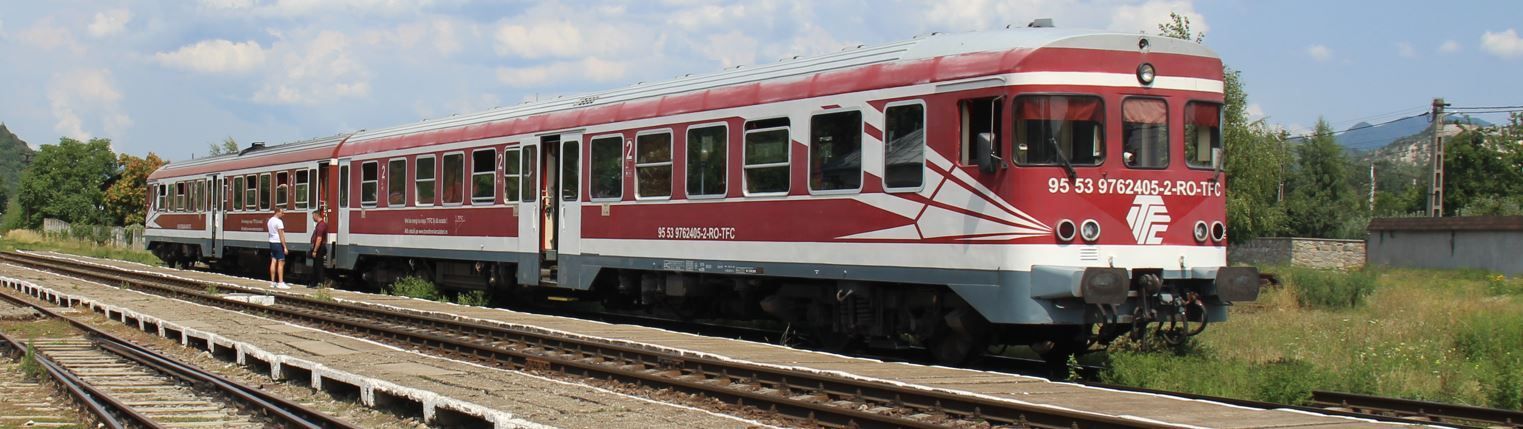 Triebwagenzug 95 53 9762405-2-RO-TFC im Bahnhof Patirlagele am 9. August 2022